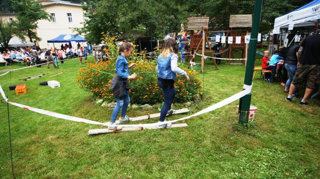 Gosciniec Jas -Sniadania I Obiadokolacje Szwedzki Stol W Cenie Bezplatny Parking Szklarska Poręba Exterior foto